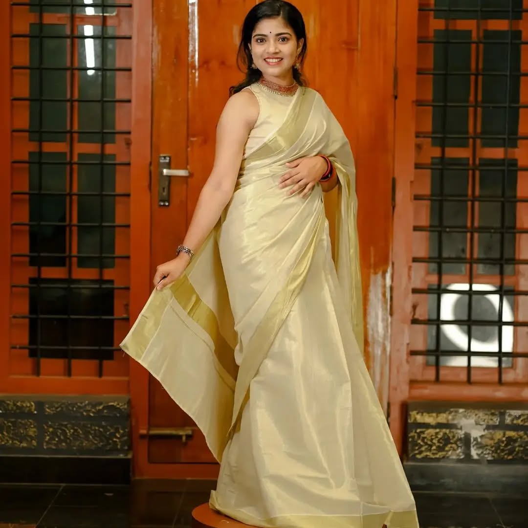 Golden Grace Kerala Cotton Tissue Kasavu Saree